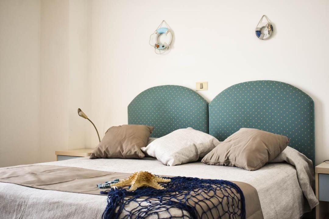 Hotel Embassy Pesaro Buitenkant foto