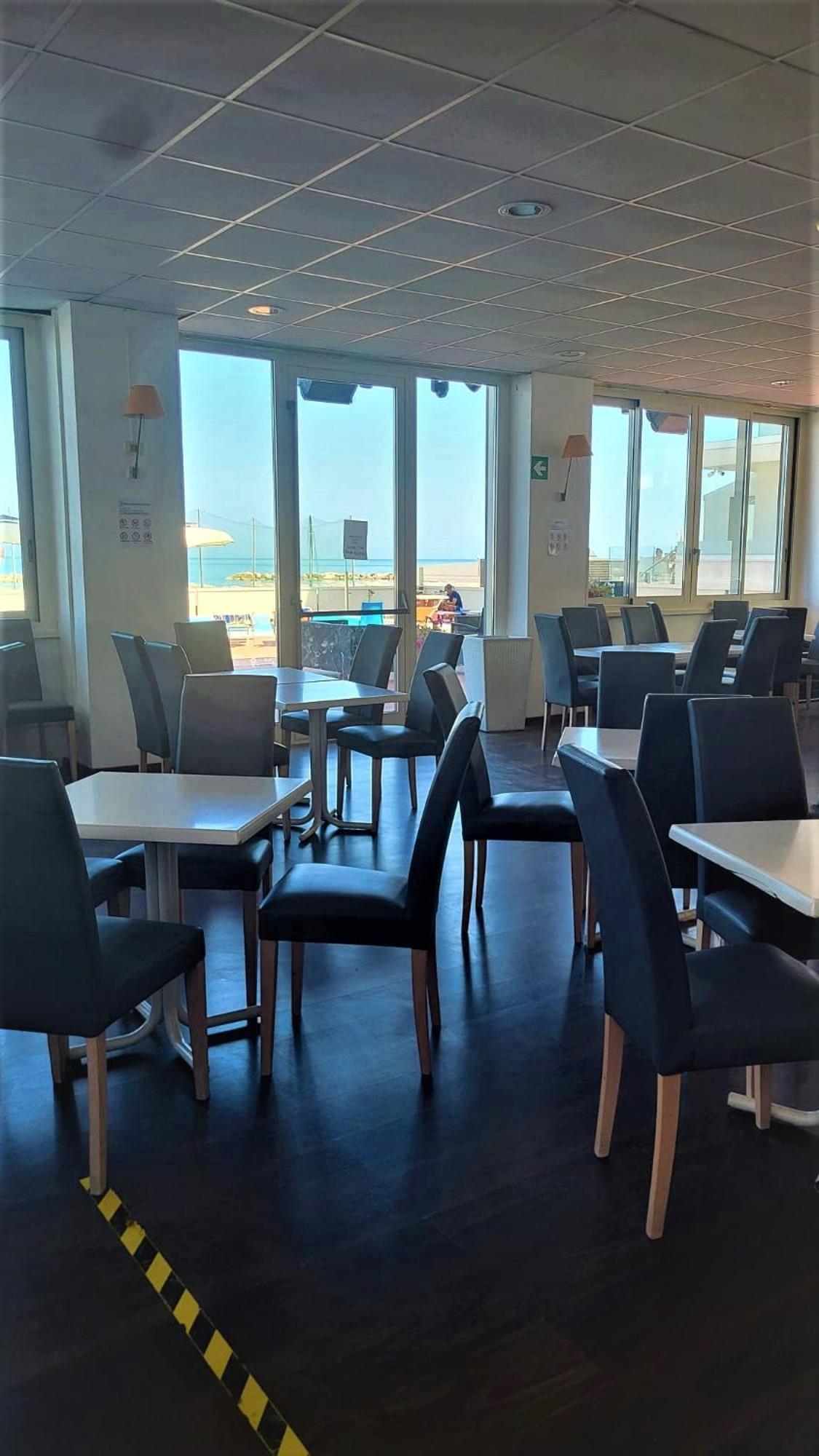 Hotel Embassy Pesaro Buitenkant foto