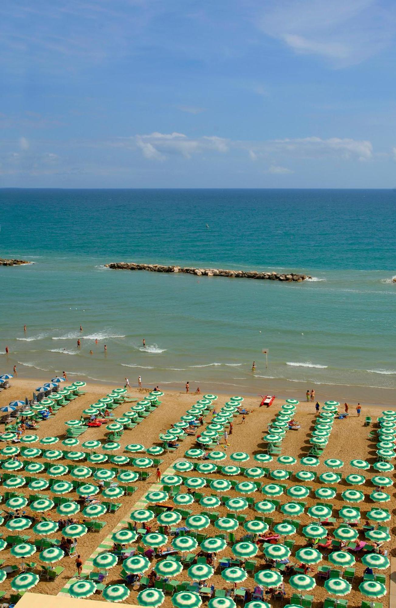 Hotel Embassy Pesaro Buitenkant foto