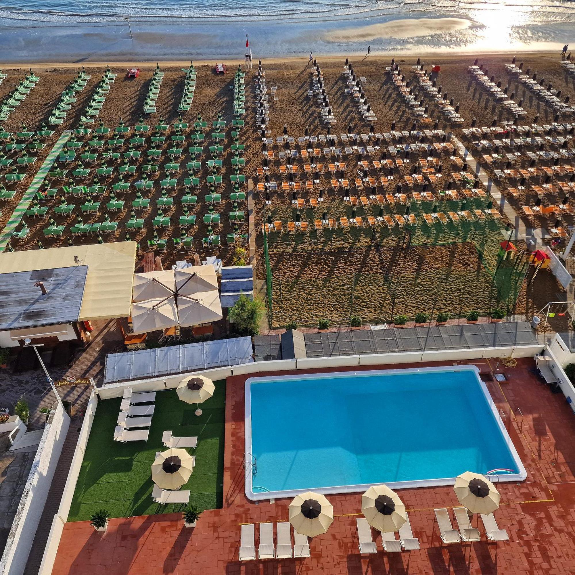 Hotel Embassy Pesaro Buitenkant foto