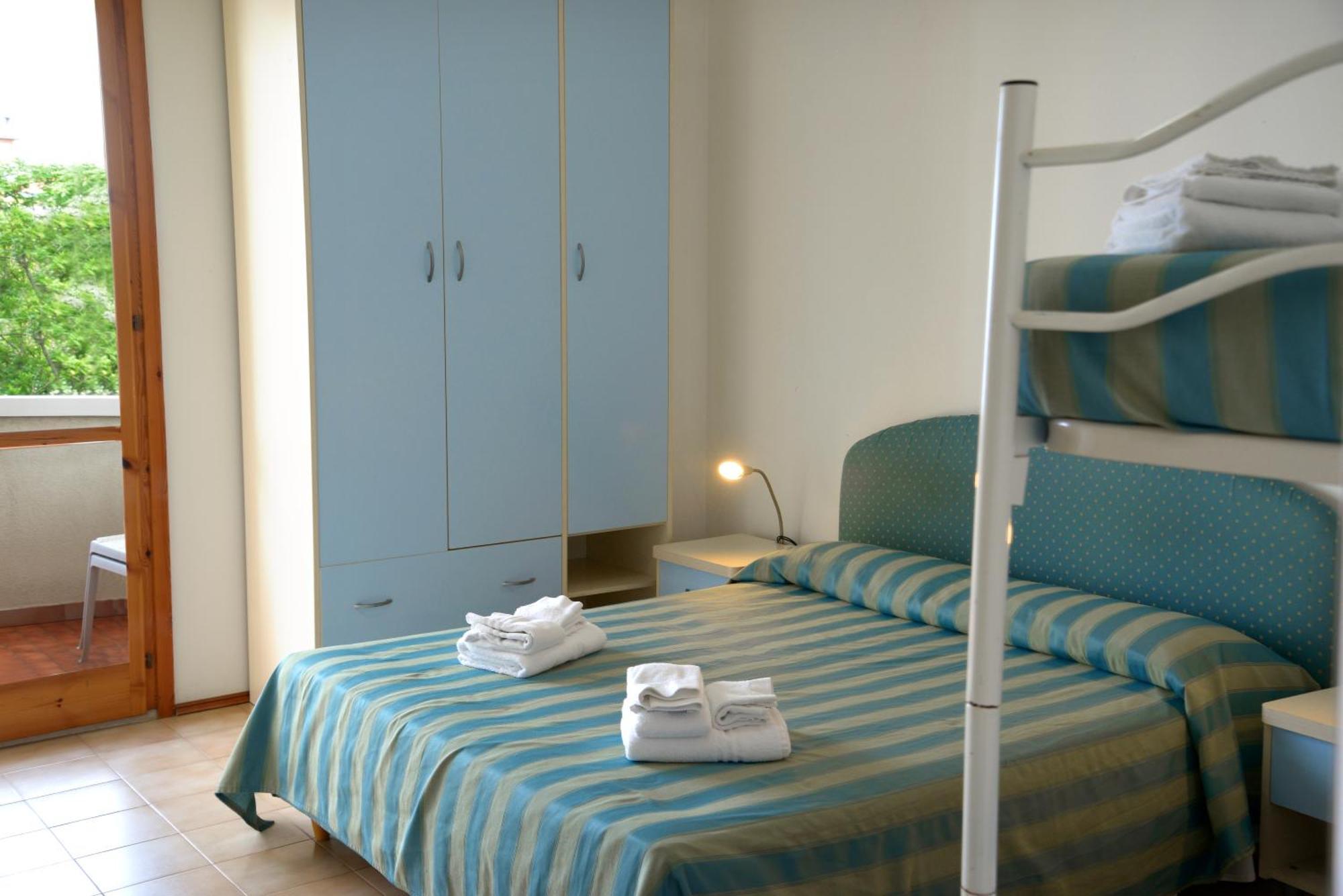 Hotel Embassy Pesaro Buitenkant foto
