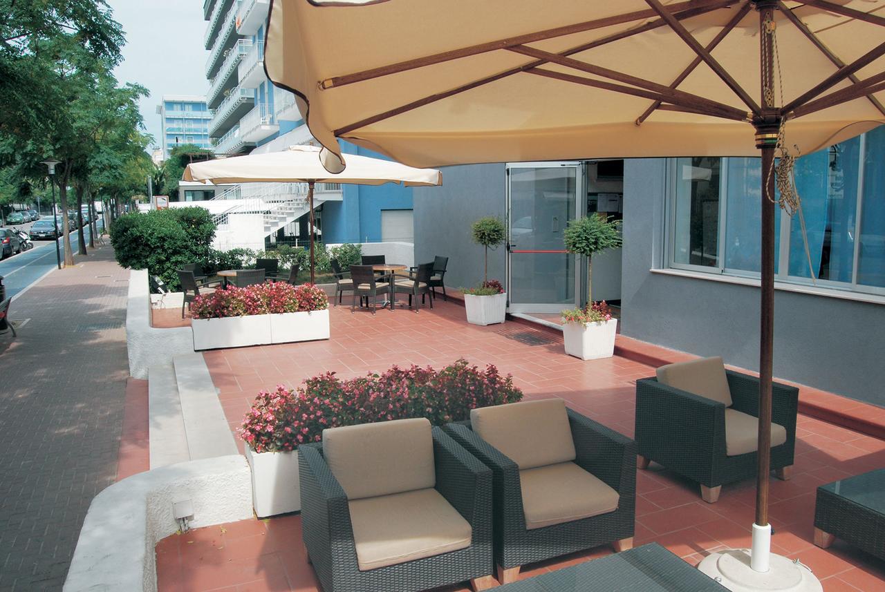 Hotel Embassy Pesaro Buitenkant foto